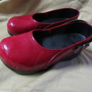 Dansko Shoes Size 33 Red Patent Leather Clogs